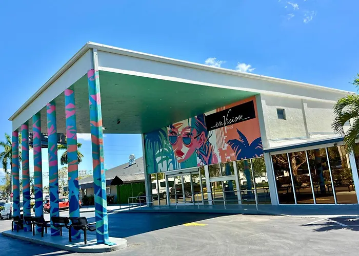 Dog friendly hotels Envision Miami International Airport