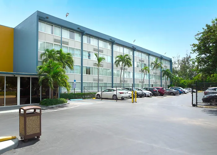 Dog friendly hotels Envision Miami International Airport