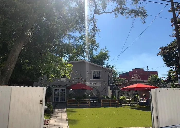 The Hostels Guest House Paradiso
